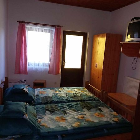 Zsuzsa Apartman Apartment Poroszlo Bagian luar foto
