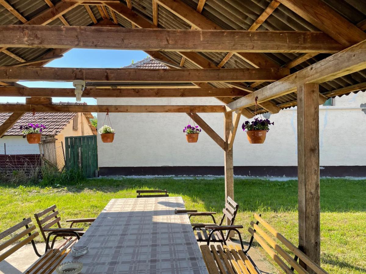 Zsuzsa Apartman Apartment Poroszlo Bagian luar foto