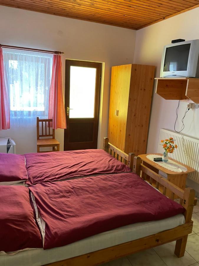 Zsuzsa Apartman Apartment Poroszlo Bagian luar foto